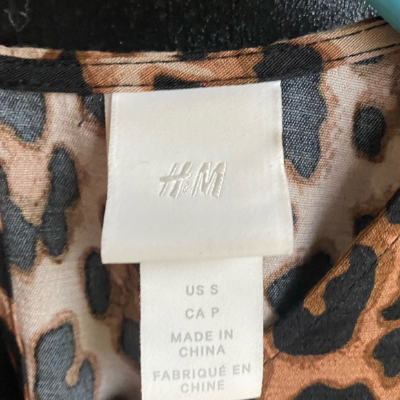 H&M/Leopard print midi dress/ prairie style/ loose fit/ small - Picture 3 of 5